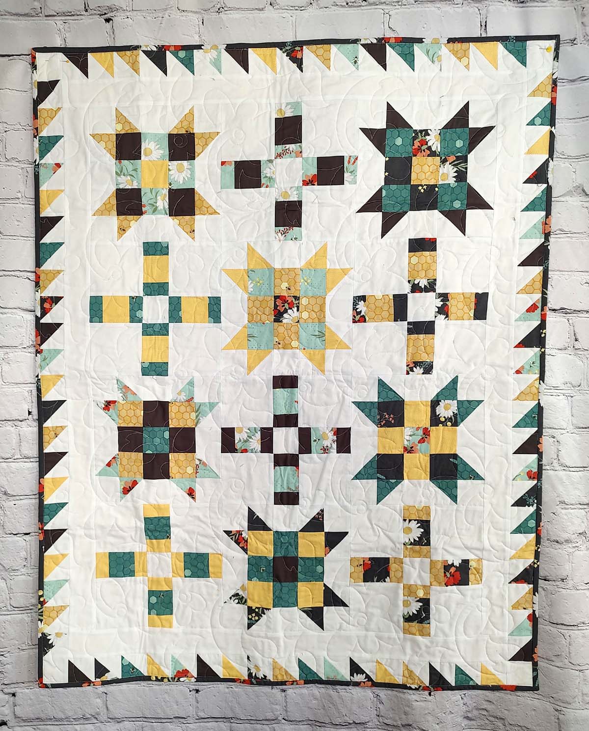 Floral Modern Bee and flowers baby lap quilt