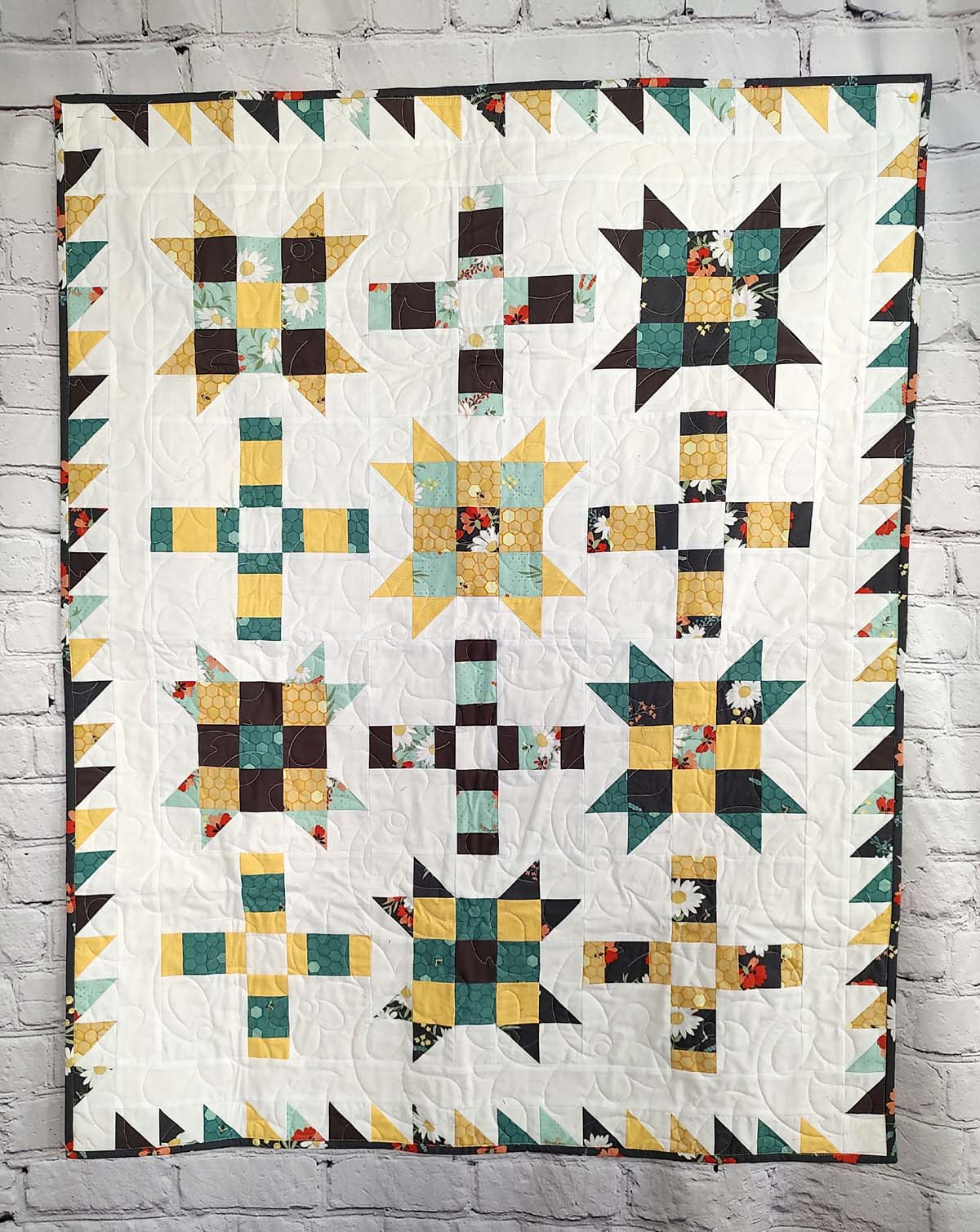 Floral Modern Bee and flowers baby lap quilt